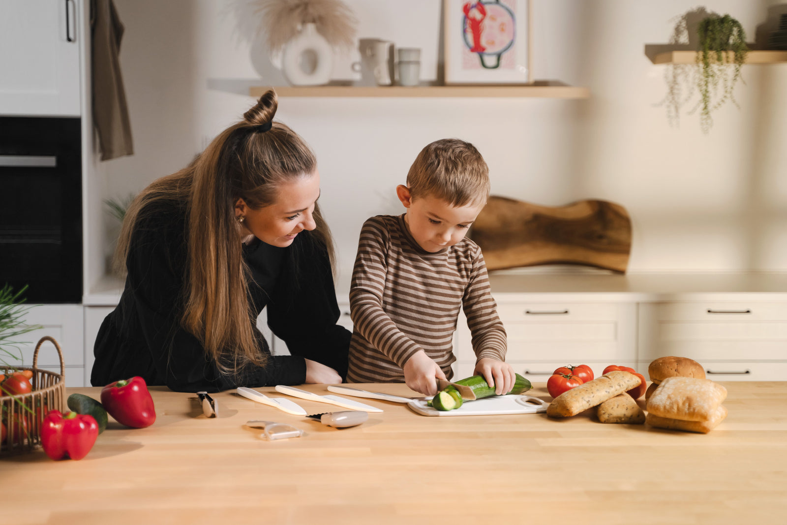 Små helte i køkkenet – lav store minder med børnevenligt køkkenudstyr