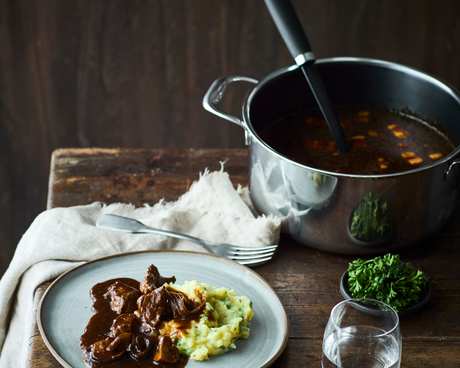 Opskrift på vildtragout med svampe