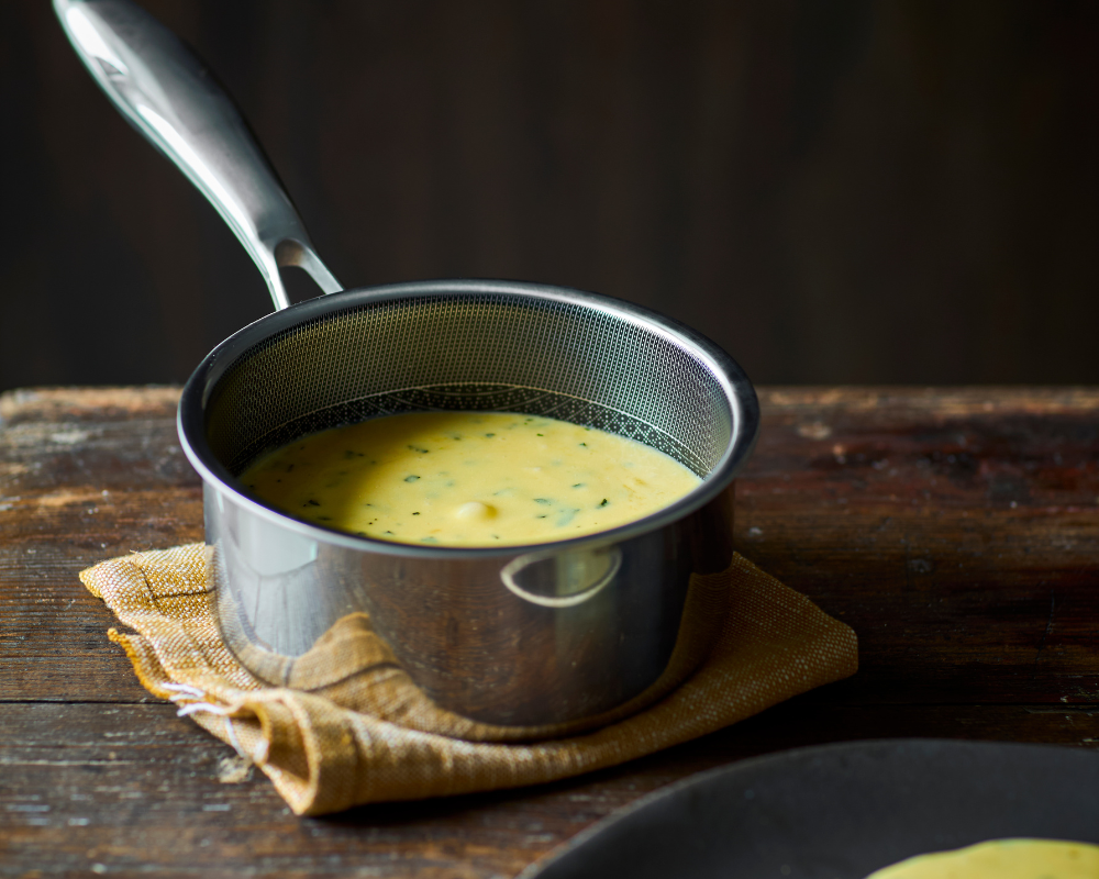 Hjemmelavet bearnaise sauce – nem opskrift på klassisk bearnaise