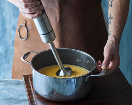 Cremet kartoffelsuppe med purløgsolie