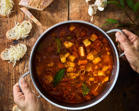 Røget bouillon med rodfrugter og ostebrød