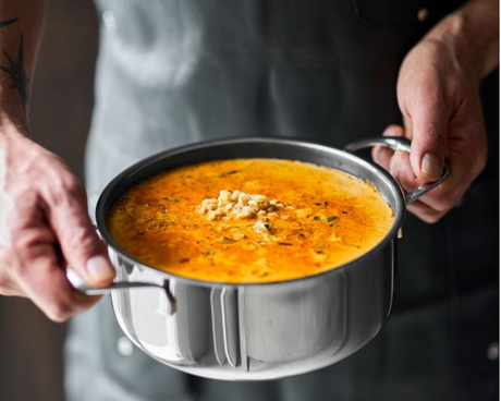 Opskrift på Cremet løgsuppe med perlebyg