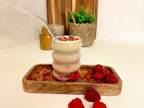 Berry Iced Matcha Latte – Sommerens friske kærlighedshistorie